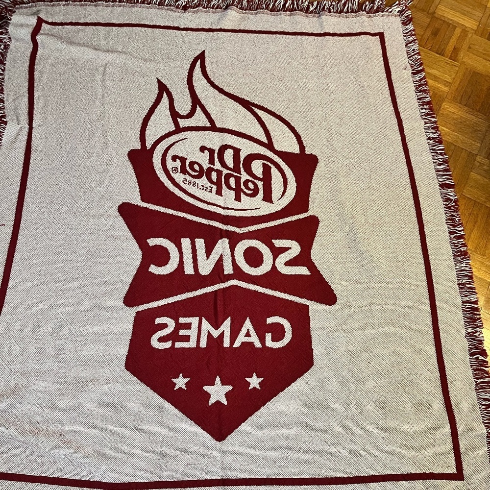Dr. Pepper Sonic Games Promotional Woven Throw Blanket Sonic Drive In Merch - Picture 9 of 10